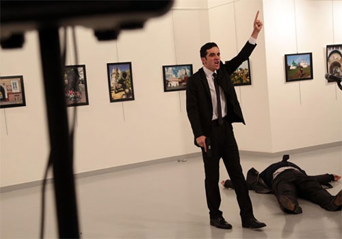 Asesinan al embajador ruso en Turquía con un disparo por la espalda